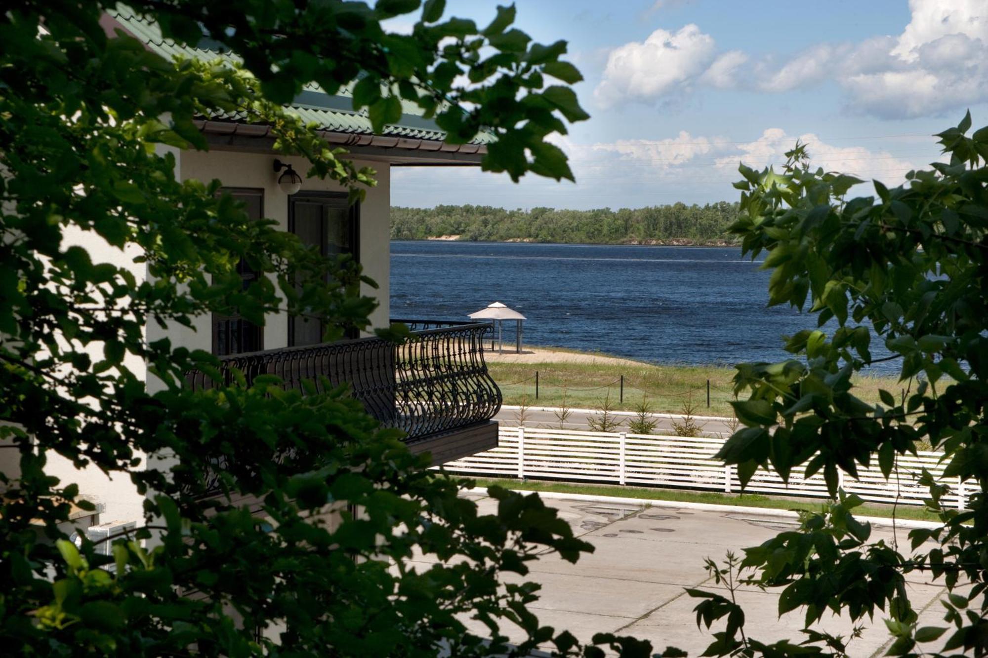 Knyazha Hora Hotel Kaniv Buitenkant foto